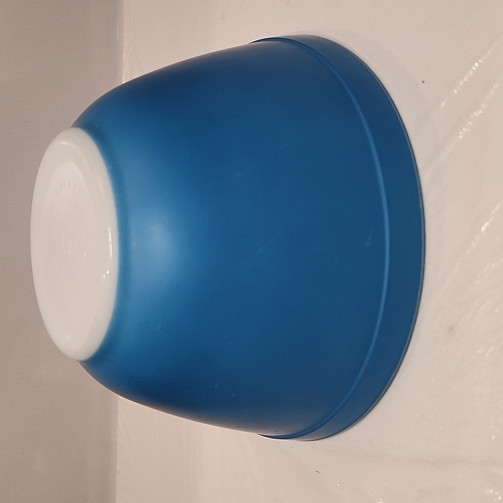 (2)Vintage Pyrex blue nesting mixing bowl 401  1.5pt